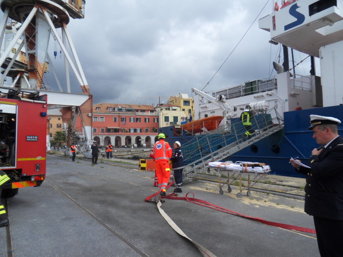 Imperia: esercitazione antincendio questa mattina con Guardia Costiera, VVF e 118 Imperia: esercitazione antincendio questa mattina con Guardia Costiera, VVF e 118