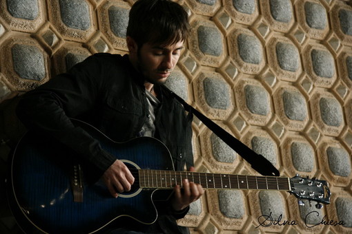 Tutto esaurito stasera allo Spazio Calvino di Imperia per lo spettacolo di Dario Benedetto "Edoardo mani di forcipe"