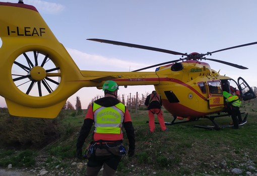 Molini di Triora: cade da un tetto ad Andagna, mobilitazione di soccorsi e in arrivo anche l'elicottero Molini di Triora: cade da un tetto ad Andagna, mobilitazione di soccorsi e in arrivo anche l'elicottero