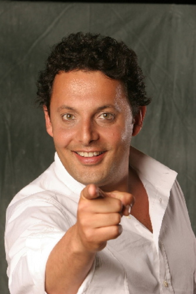 Sanremo: lunedì di ferragosto con il cabarettista Enrico Brignano al Roof Garden del Casinò