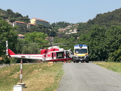 Ventimiglia: incidente domestico a Porra, 65enne in gravissime condizioni dopo la caduta da una scala Ventimiglia: incidente domestico a Porra, 65enne in gravissime condizioni dopo la caduta da una scala