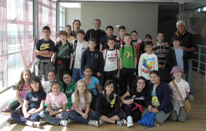 Gli alunni della Scuola Elementare di Piani di Imperia ospiti dei pescatori di Oneglia Gli alunni della Scuola Elementare di Piani di Imperia ospiti dei pescatori di Oneglia