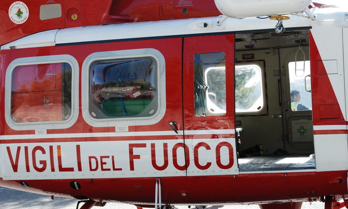 Auto si capotta a Molini di Triora vicino al bivio per Glori: soccorsi in atto, in arrivo l'elicottero Auto si capotta a Molini di Triora vicino al bivio per Glori: soccorsi in atto, in arrivo l'elicottero