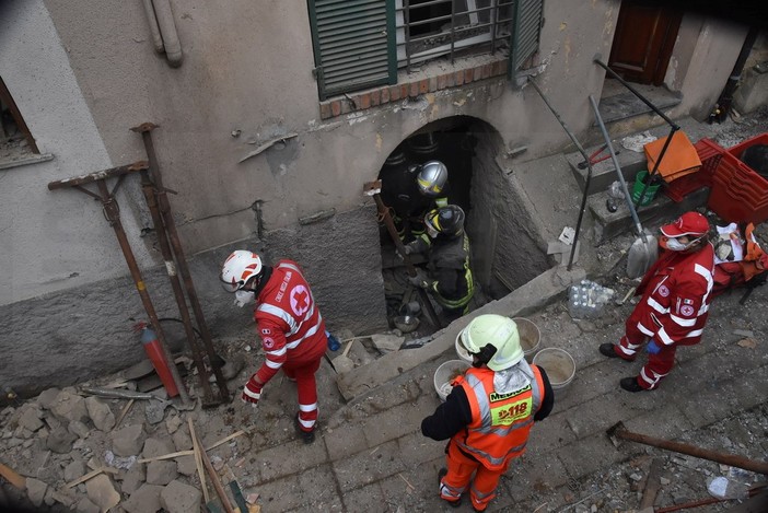 Bajardo: 8 case inagibili dopo lo scoppio del 31 dicembre, Livio Raffa trasferito all'ospedale di Pisa Bajardo: 8 case inagibili dopo lo scoppio del 31 dicembre, Livio Raffa trasferito all'ospedale di Pisa