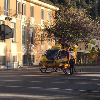 Dolceacqua: 35enne cade e sbatte con la testa nei caruggi, trasportata in elicottero al 'Santa Corona' (Foto e Video)