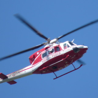 Elicottero del vigili del fuoco da Genova, lettore "Perchè non si interviene da Albenga?"