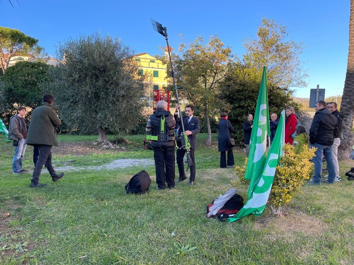 Esoscheletri per l'olivicoltura, a Chiusavecchia la presentazione finale del progetto Seol (Foto) Esoscheletri per l'olivicoltura, a Chiusavecchia la presentazione finale del progetto Seol (Foto)