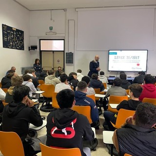 La questura di Imperia prosegue con il progetto “Educazione alla legalità” nelle scuole La questura di Imperia prosegue con il progetto “Educazione alla legalità” nelle scuole