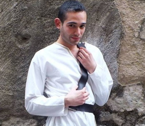 L’attore Ventimigliese Emanuele Rumè nella scena della rivolta popolare del film Ius primae noctis del regista Andrea Iacona