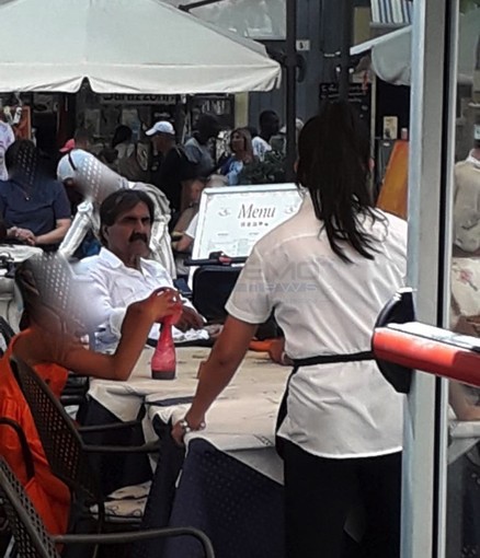 Sanremo: dopo lo shopping al mercato, pranzo da “Boccondivino” in piazza Eroi per l'Emiro al-Thani (Foto)