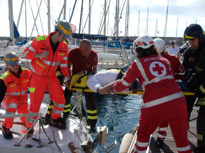 Bordighera: ieri in porto le esercitazioni semestrali antincendio con tutti gli enti preposti Bordighera: ieri in porto le esercitazioni semestrali antincendio con tutti gli enti preposti