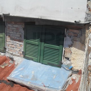 Sanremo: abusi edilizi dal 2001 in via Romolo Moreno nella Pigna, il Comune ordina la demolizione