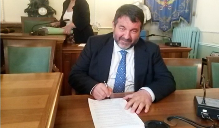 Crisi Rt: la Regione non paga. Vesco: "Mai detto che lo avremmo fatto", ma spunta il video dell'accordo firmato il 12 giugno