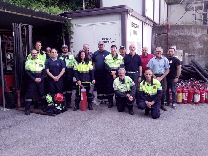 Esercitazione dei volontari di Sanremo al 'Campo scuola antincendio' di Genova (Foto e Video) Esercitazione dei volontari di Sanremo al 'Campo scuola antincendio' di Genova (Foto e Video)