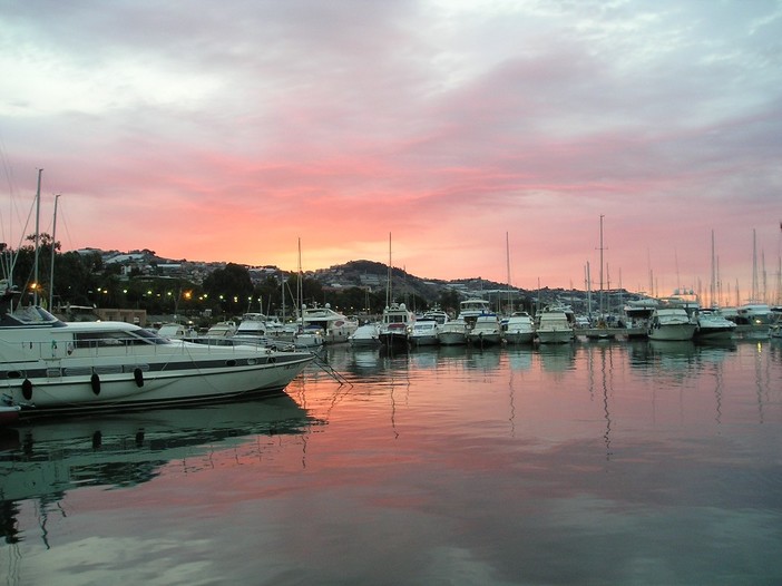Sanremo: fuoriuscita fumo da uno yacht a Portosole, mobilitazione di soccorsi