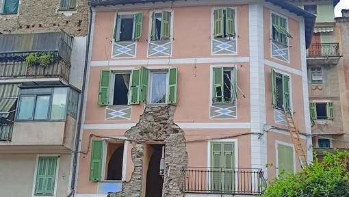 Esplosione a Soldano, sempre in pericolo di vita i due ragazzi ricoverati a Villa Scassi Esplosione a Soldano, sempre in pericolo di vita i due ragazzi ricoverati a Villa Scassi