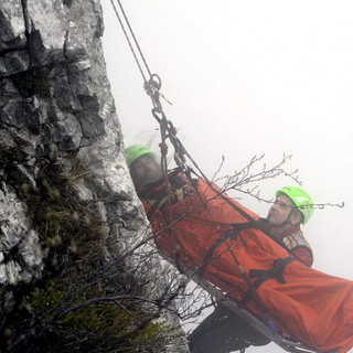 Terminata questa mattina l'esercitazione congiunta tra soccorritori 'speleo' e alpini del Cnsas Liguria Terminata questa mattina l'esercitazione congiunta tra soccorritori 'speleo' e alpini del Cnsas Liguria