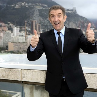 Televisione: intervento di Ezio Greggio e si ‘riaccende’ Canale 5 nel principato di Monaco