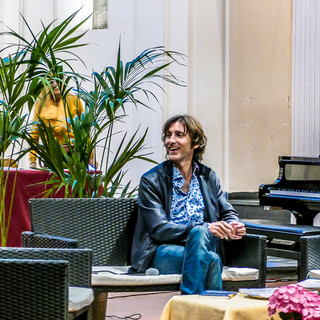 A ‘Cervo in blu…d’inchiostro’, ospite lo scrittore Eric Minetto. Le foto di Marcello Nan