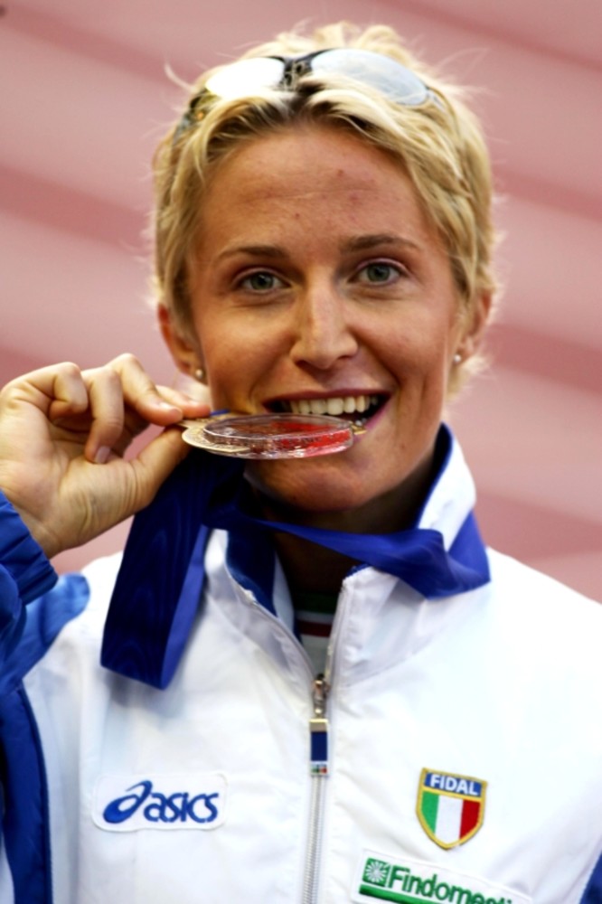 Sport: non solo i cinesi, anche Elisa Rigaudo, medaglia di bronzo alle olimpiadi di Pechino si sta allenando sulla pista ciclabile Sport: non solo i cinesi, anche Elisa Rigaudo, medaglia di bronzo alle olimpiadi di Pechino si sta allenando sulla pista ciclabile