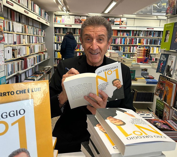 Dolceacqua, Ezio Greggio presenta il suo libro 'N1": il racconto della sua lunga carriera Dolceacqua, Ezio Greggio presenta il suo libro 'N1": il racconto della sua lunga carriera
