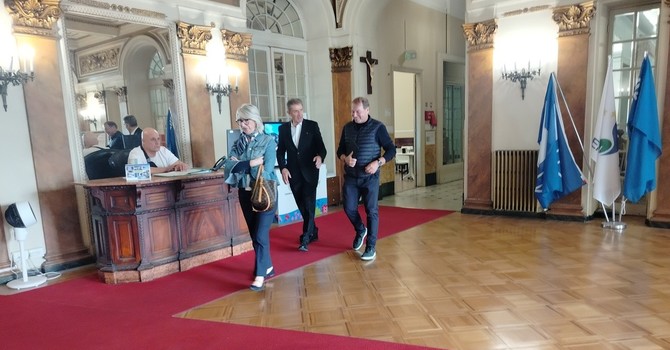 Sanremo e Montecarlo, si lavora a una nuova intesa per il festival della commedia. Incontro con Ezio Greggio a Palazzo Bellevue Sanremo e Montecarlo, si lavora a una nuova intesa per il festival della commedia. Incontro con Ezio Greggio a Palazzo Bellevue
