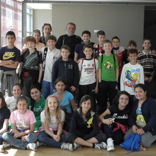Gli alunni della Scuola Elementare di Piani di Imperia ospiti dei pescatori di Oneglia Gli alunni della Scuola Elementare di Piani di Imperia ospiti dei pescatori di Oneglia