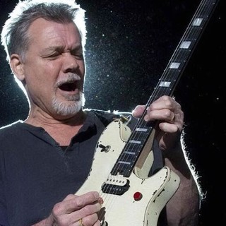 È morto Eddie van Halen, nel 1982 suonò “Pretty Woman” al Festival di Sanremo (Video) È morto Eddie van Halen, nel 1982 suonò “Pretty Woman” al Festival di Sanremo (Video)