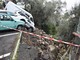 Sanremo: smottamento di terreno in via Goethe, crolla una parte della strada, macchine parcheggiate in bilico (Foto)