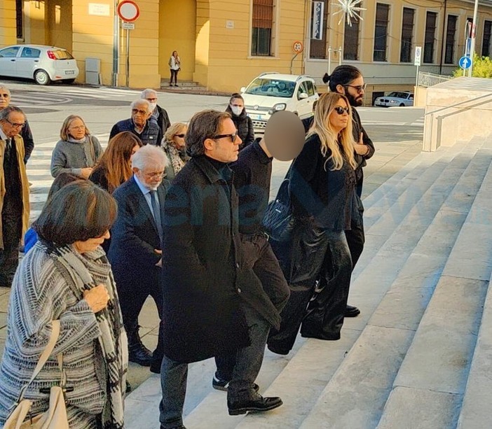 Imperia, al Duomo di Porto Maurizio il funerale di Nadia Agen, mamma della star televisiva Selvaggia Lucarelli (foto e video)
