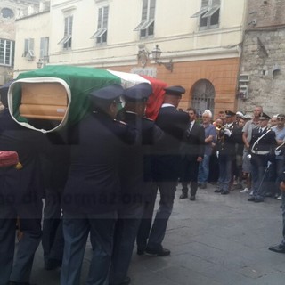 Albenga: una immensa folla alla Cattedrale di San Michele per i funerali di Diego Turra (Foto e Video)