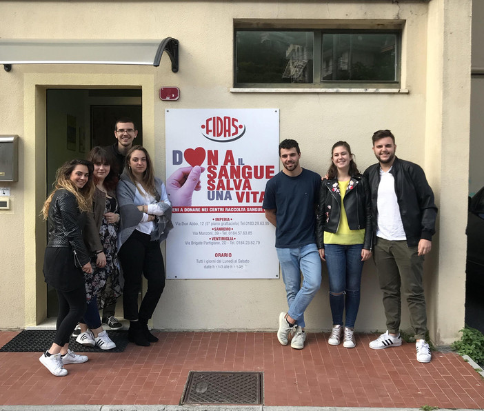 Ventimiglia: gli studenti dell'Istituto Fermi-Polo-Montale al centro raccolta sangue
