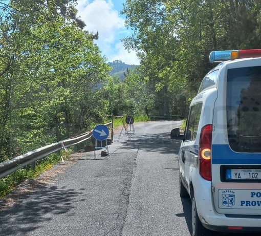 Frana tra Perinaldo e San Romolo, viabilità compromessa: si transita a senso unico alternato (Foto)