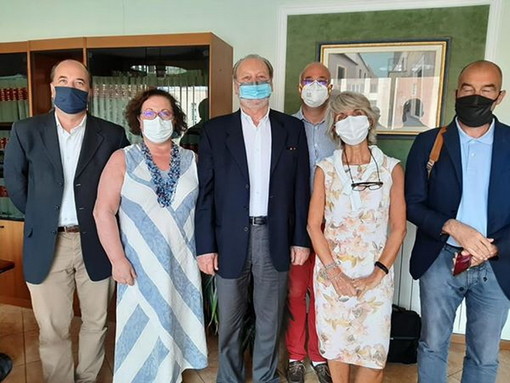 Ospedaletti: giornata storica per il Comune, ieri firmato l'acquisto della pista ciclopedonale (Foto) Ospedaletti: giornata storica per il Comune, ieri firmato l'acquisto della pista ciclopedonale (Foto)