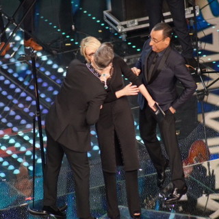 #Festival2017: il bacio (a stampo) tra Robbie Williams e Maria De Filippi, invidiatissima! #Festival2017: il bacio (a stampo) tra Robbie Williams e Maria De Filippi, invidiatissima!