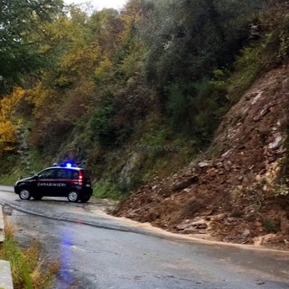 Frana sulla SP 21 tra Montalto e Carpasio: si procede a senso unico alternato Frana sulla SP 21 tra Montalto e Carpasio: si procede a senso unico alternato