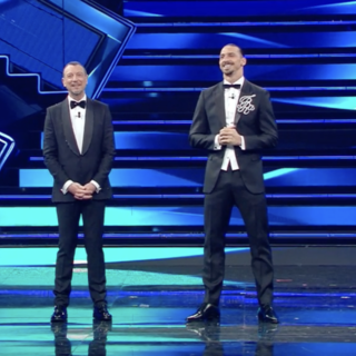 Amadeus e Zlatan Ibrahimović ieri sera sul palco dell'Ariston Amadeus e Zlatan Ibrahimović ieri sera sul palco dell'Ariston