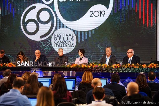 #Sanremo2019: svelato l'intoppo che ha rallentato Patty Pravo e Briga, Baglioni &quot;Il pianista è andato a fare la pipì&quot;