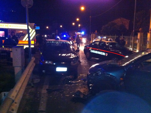 Vallecrosia Alta: frontale contro la macchina dei carabinieri, feriti due militari e una giovane