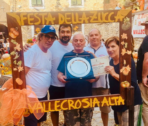 Vallecrosia: nominato cavaliere della zucca Girolamo Rinaldis e premiata per meriti sportivi la ciclista Irma Siri Vallecrosia: nominato cavaliere della zucca Girolamo Rinaldis e premiata per meriti sportivi la ciclista Irma Siri