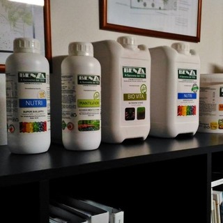 Per il tuo verde solo fertilizzanti Benza: ecco i concimi liquidi e solidi prodotti e formulati dalla ditta specializzata nel settore del giardinaggio