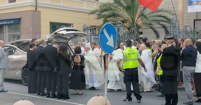 Funerali di Beatrice, l'Omelia del Vescovo Suetta: "Quando ogni amore fallisce, l’amore di Dio rimane fedele" Funerali di Beatrice, l'Omelia del Vescovo Suetta: "Quando ogni amore fallisce, l’amore di Dio rimane fedele"