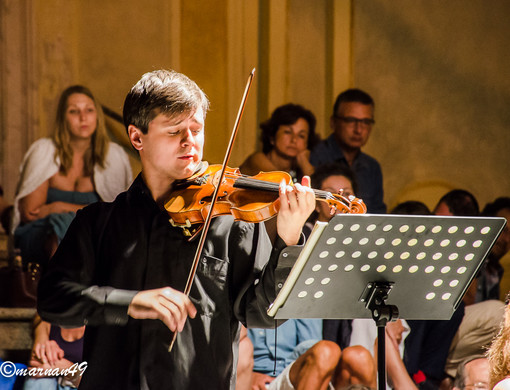 Cervo: le più belle foto del concerto di ieri sul Sagrato dei Corallini con il violinista Aleksey Semenenko