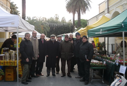 Anche l'Assessore Regionale Barbagallo oggi al 'Farmer Market - Gli Orti di Diano' Anche l'Assessore Regionale Barbagallo oggi al 'Farmer Market - Gli Orti di Diano'