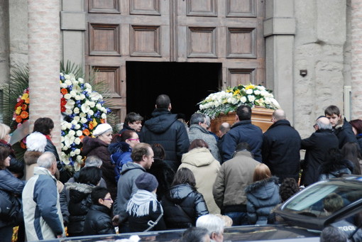 Arma di Taggia: circa 400 persone per l'estremo saluto a Fabio Barla, il 26enne morto venerdì