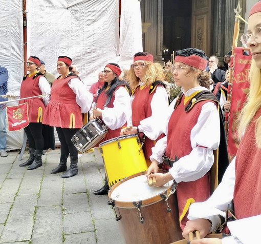 Badalucco: sbandieranti dei Sestieri di Ventimiglia alla Festa patronale del paese (Foto) Badalucco: sbandieranti dei Sestieri di Ventimiglia alla Festa patronale del paese (Foto)