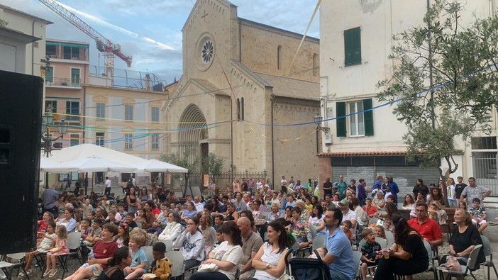 Sanremo: ieri sera la quarta serata dei festeggiamenti di San Siro, magia e divertimento per i bambini Sanremo: ieri sera la quarta serata dei festeggiamenti di San Siro, magia e divertimento per i bambini