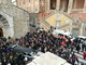 Ventimiglia: il Sestiere Ciassa, palloncini bianchi ed un lungo applauso di amici e parenti per Irene (Foto e Video)