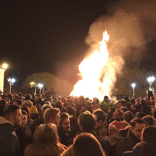 Il tradizionale falò del 24 a Bussana Il tradizionale falò del 24 a Bussana