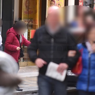 Sanremo: madre e figlia 'pizzicate' mentre rubano maglioni per 200 euro all'Oviesse (Foto)
